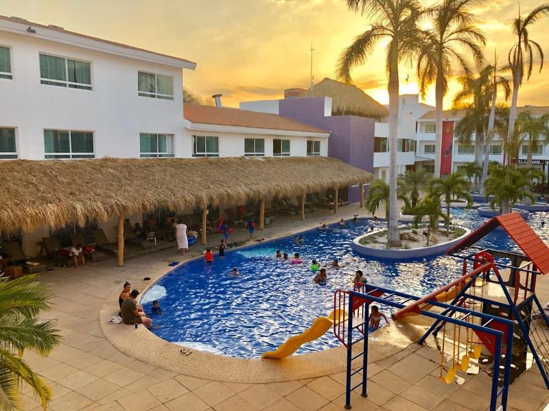 La Isla Huatulco Hotell Exteriör bild